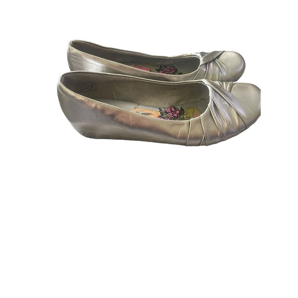 Disney Womens Silver Metallic Slip On Hana Montana Flats Ballet Shoes Size 6